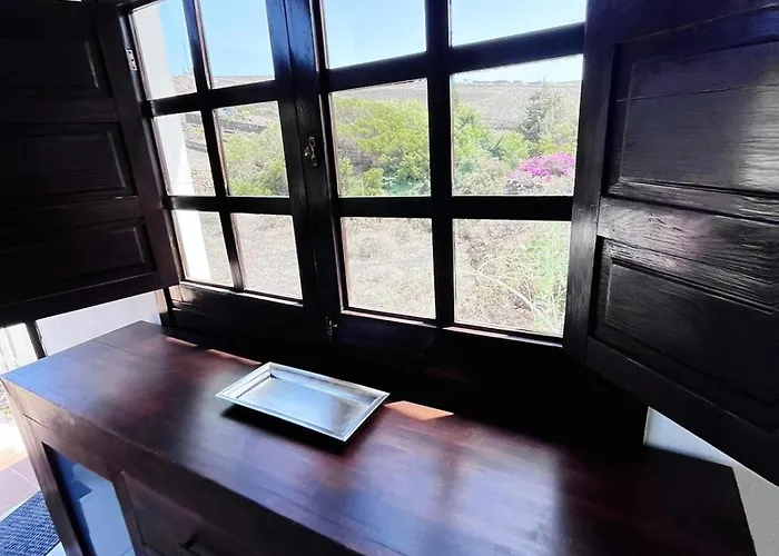 Campo Y Lava Tatil Evi Tías