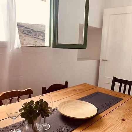 Campo Y Lava * Tías